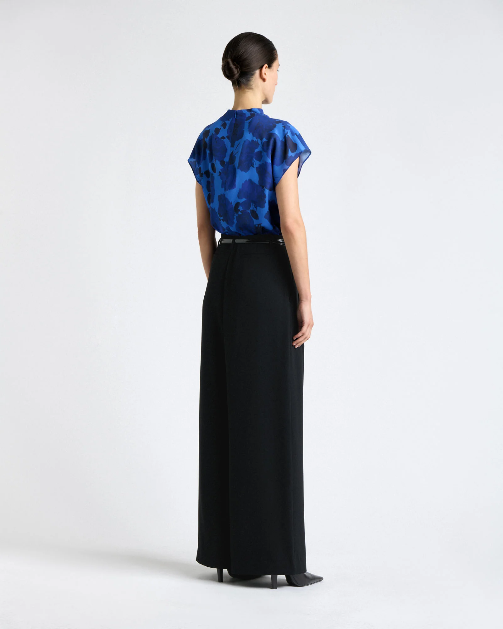 Blue Stencil Floral Short Sleeve Blouse - Image 4